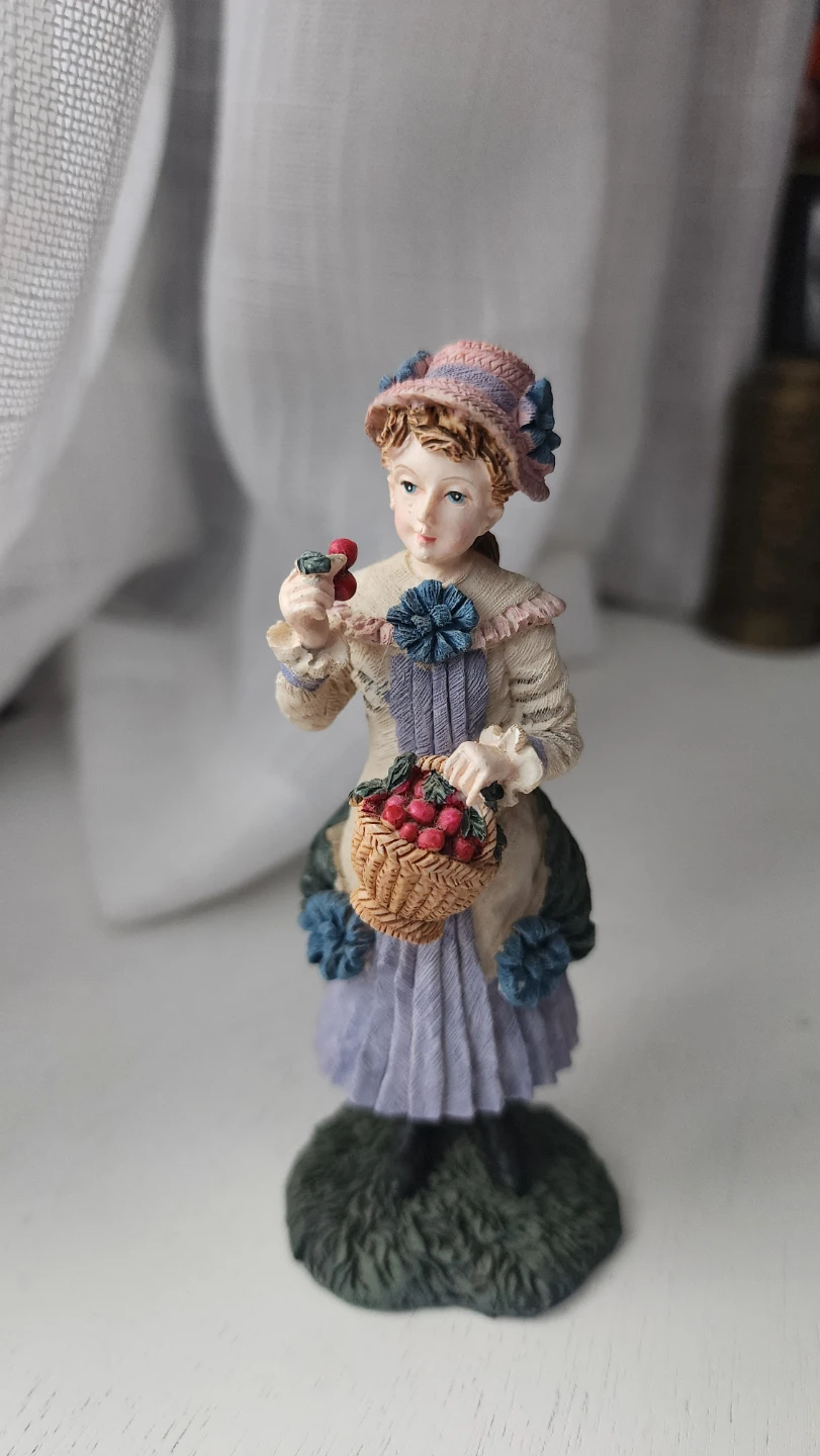 Victorian Sweethearts Bridget & Berries Figurine