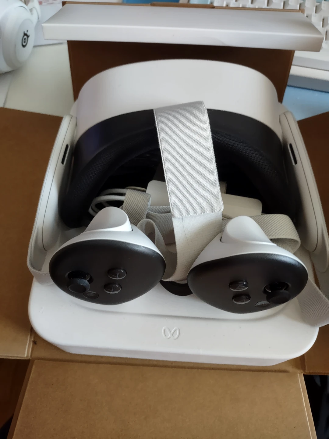 Meta Quest 3S 128GB VR Headset with Controllers - photo 4