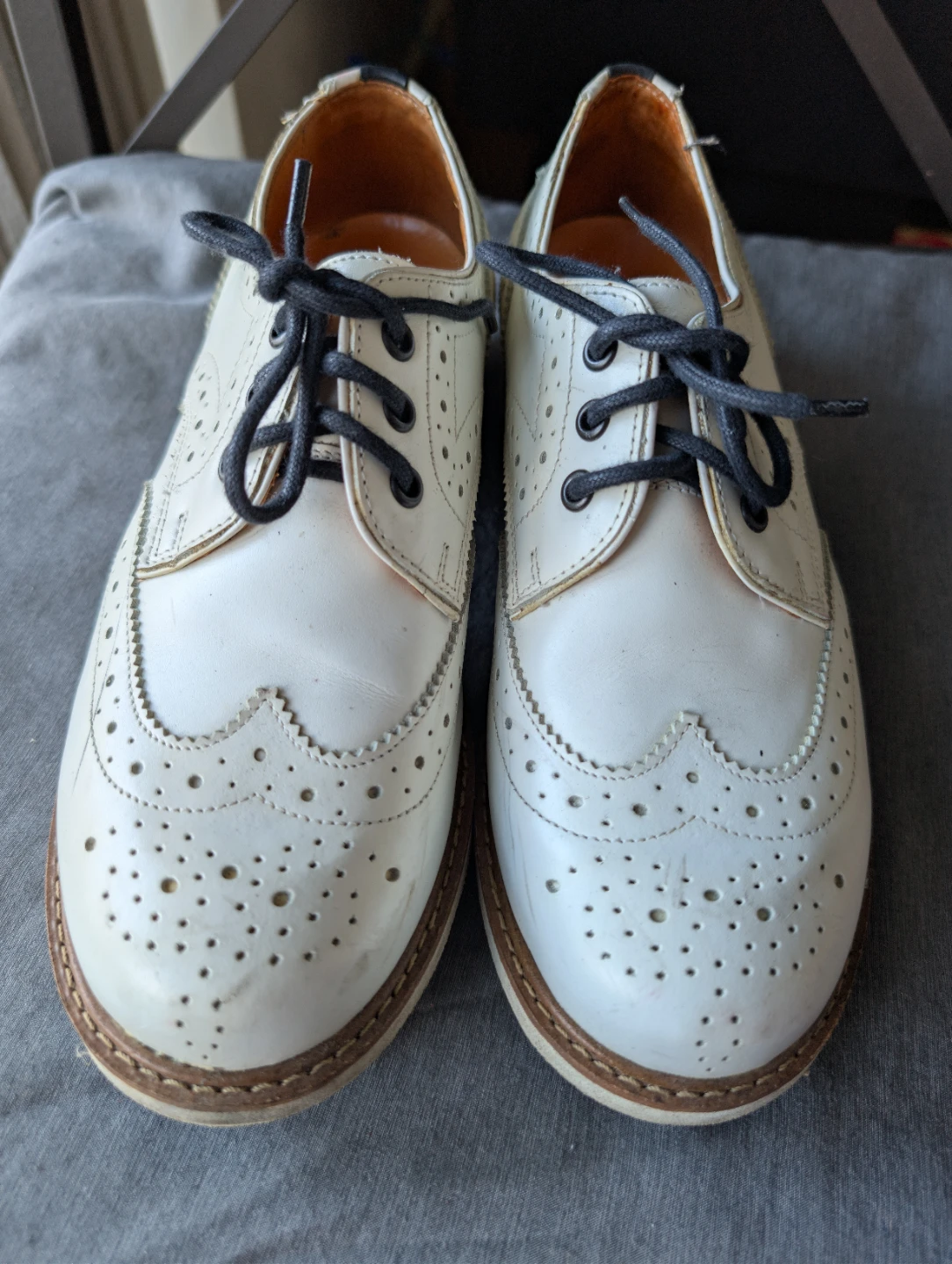 White Wingtip Brogue John Fluevog - photo 3