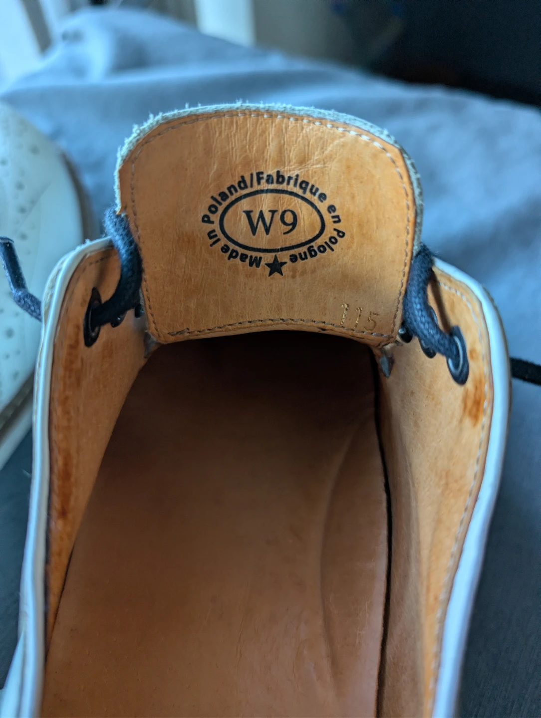 White Wingtip Brogue John Fluevog - photo 5