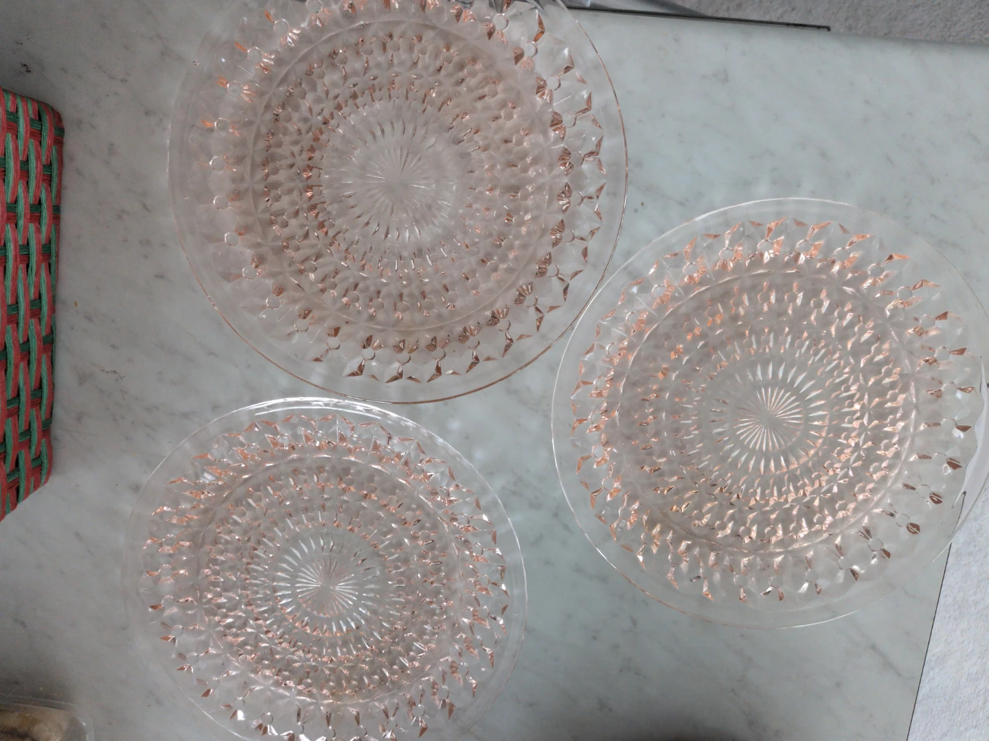 Set of 3 Pink Glass Dessert Plates - photo 2