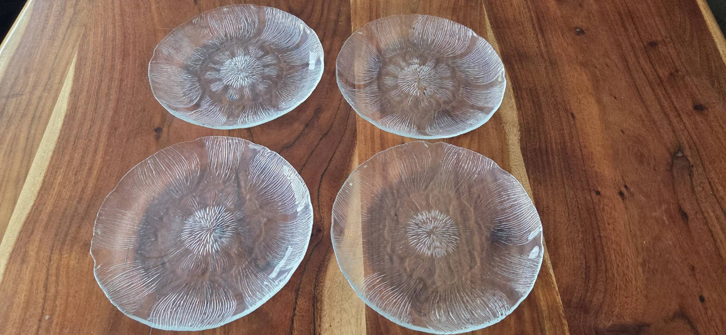 Set of 4 Clear Glass Floral Dessert Plates