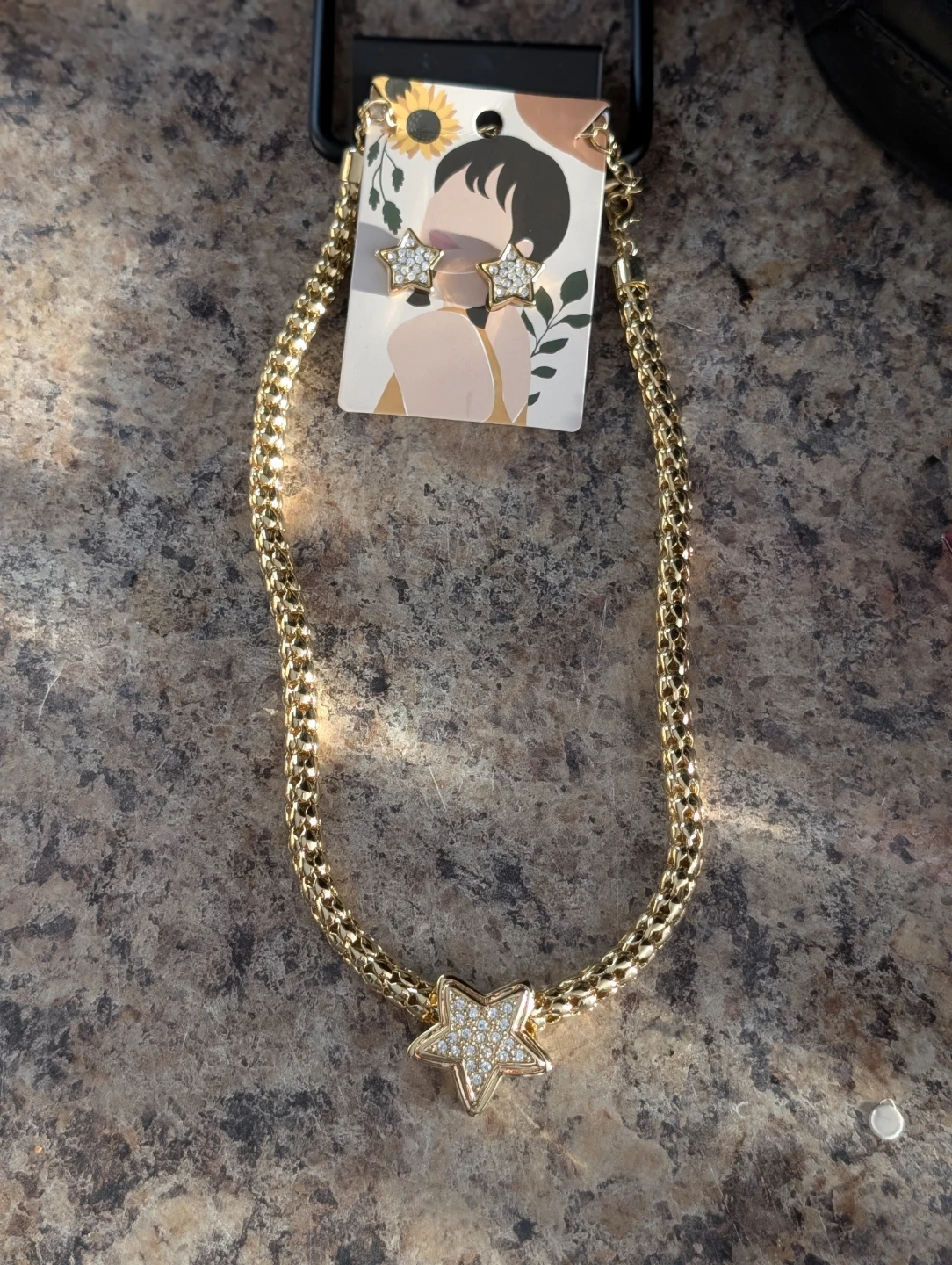 Gold Star Necklace and Earrings Set with Rhinestones - photo 5