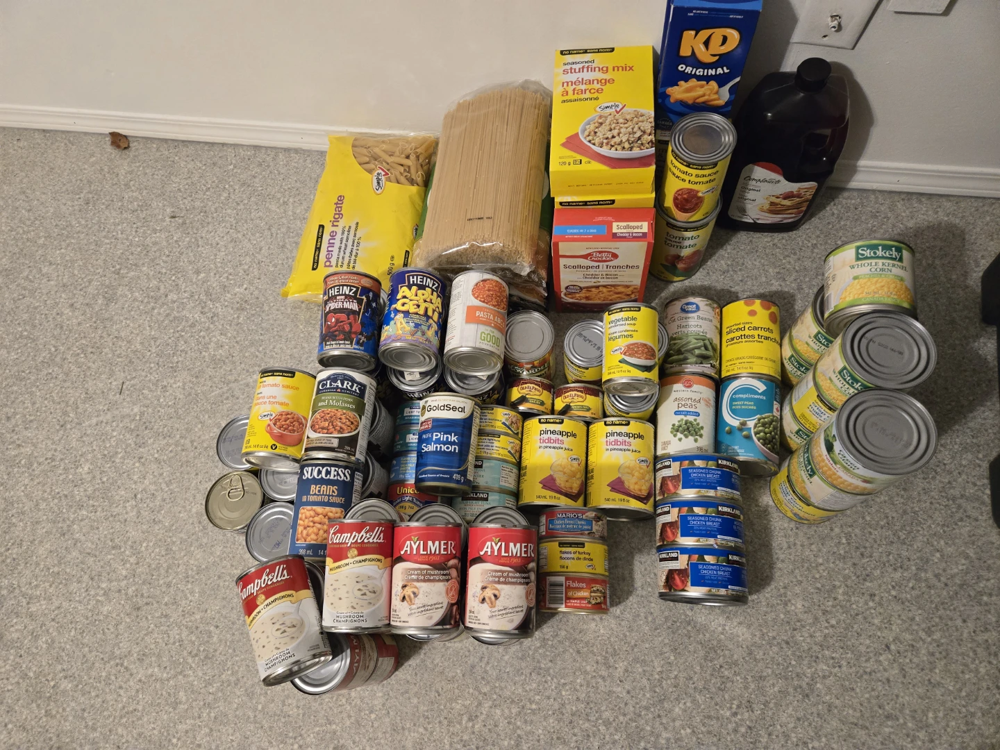 Assorted Canned Goods and Pasta Bundle