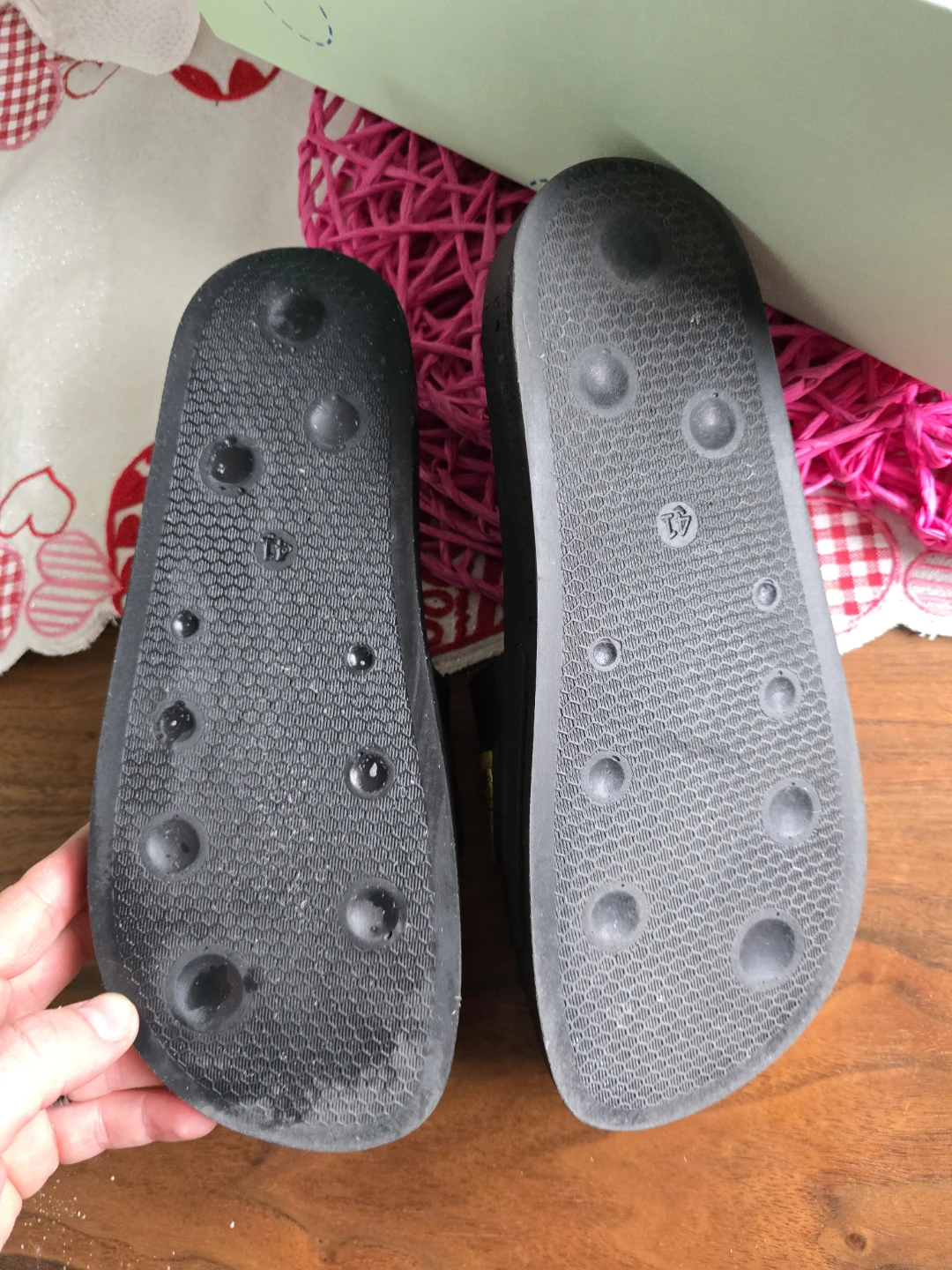 Authentic off white pool slides - photo 3