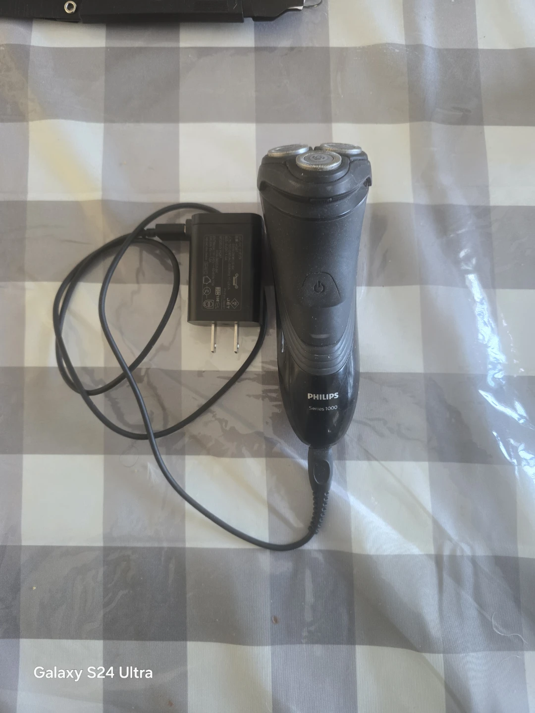 Philips Series 1000 Electric Shaver with Charger