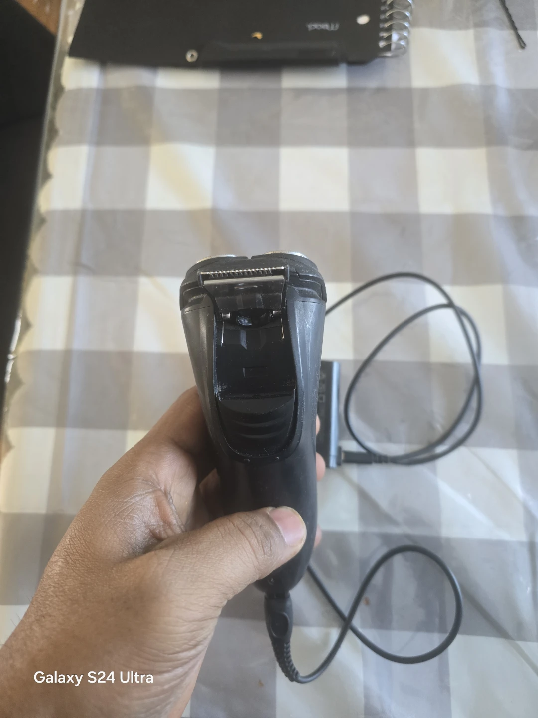 Philips Series 1000 Electric Shaver with Charger - photo 2