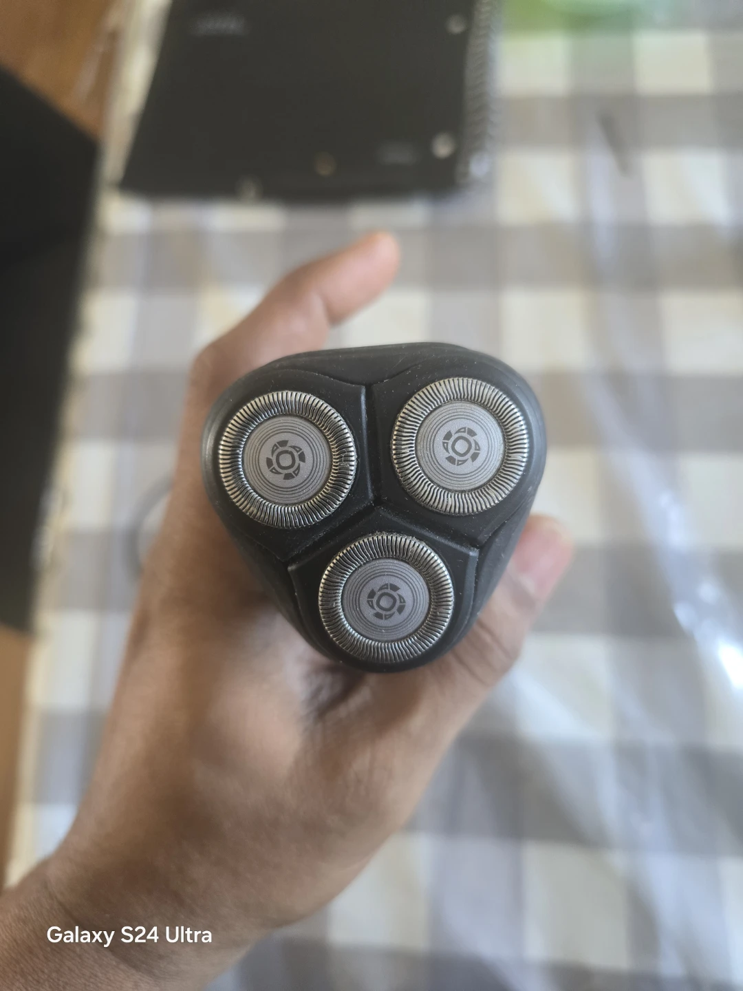 Philips Series 1000 Electric Shaver with Charger - photo 3