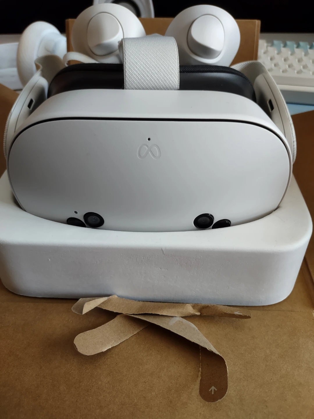 Meta Quest 3S 128GB VR Headset with Controllers - photo 3