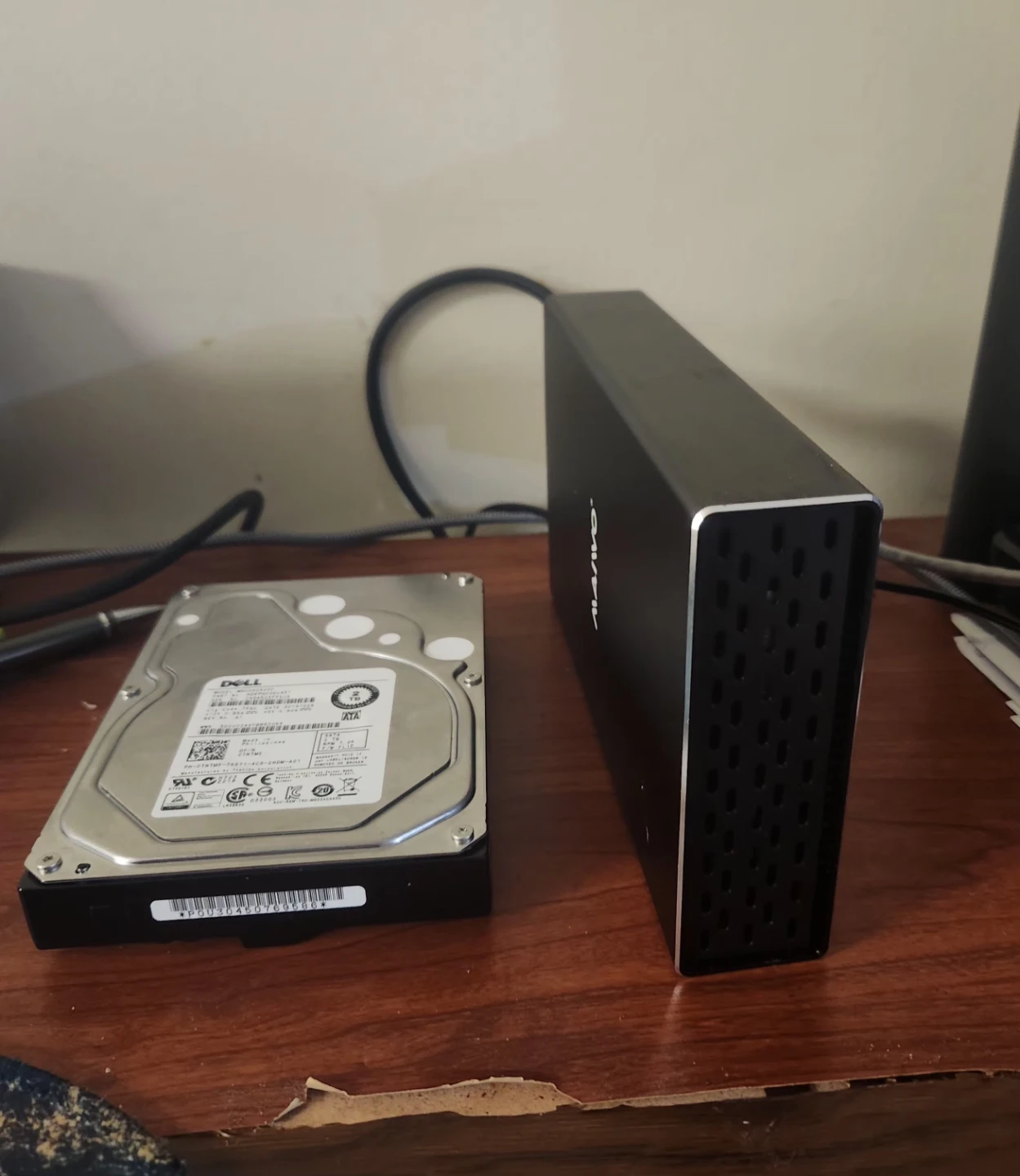 External Hard Drive Enclosure with 2T HDD - photo 2