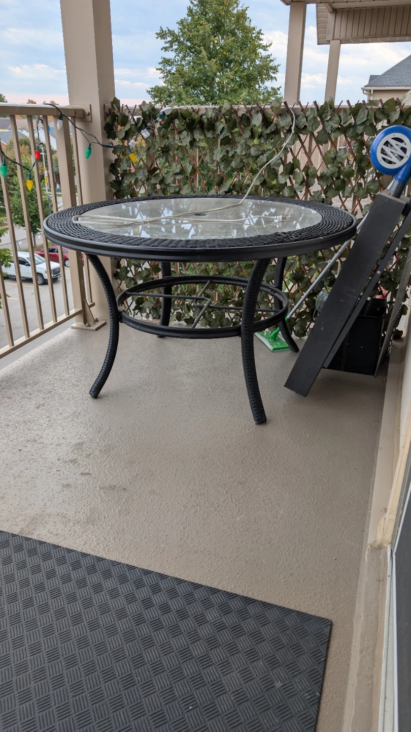 Round Glass Top Wicker Patio Table
