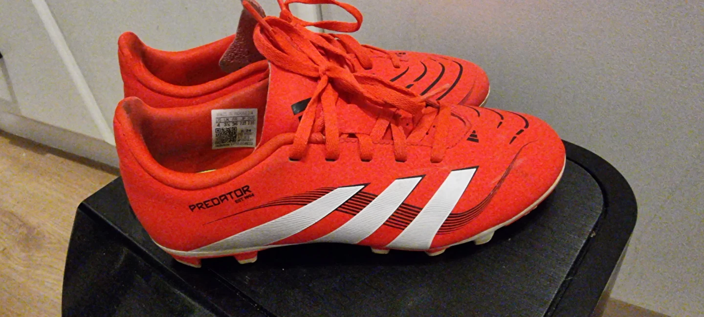 Adidas Cleats Soccer Boots - Size 4 Kids🥕