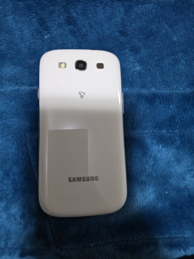 White Samsung Galaxy S3 Smartphone