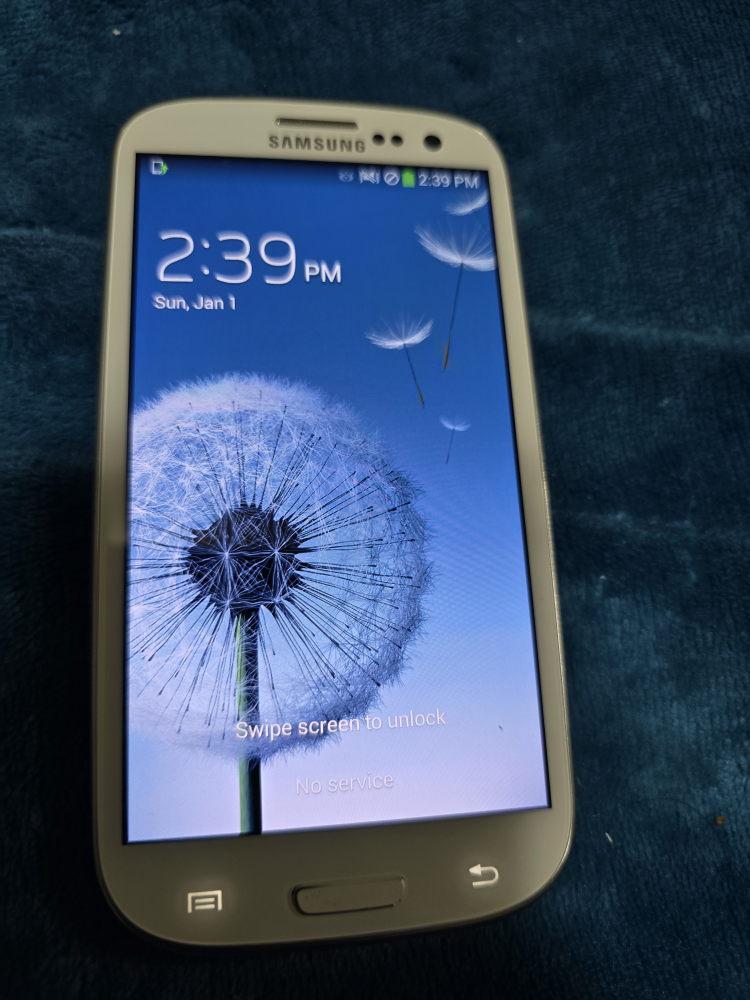 White Samsung Galaxy S3 Smartphone - photo 2