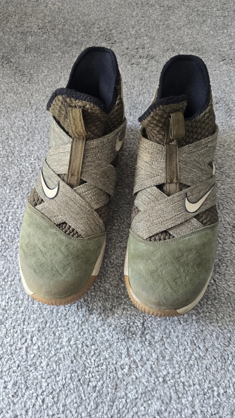 Nike Men's(LeBron soldier 12) Basketball Shoes Size 9 - photo 2