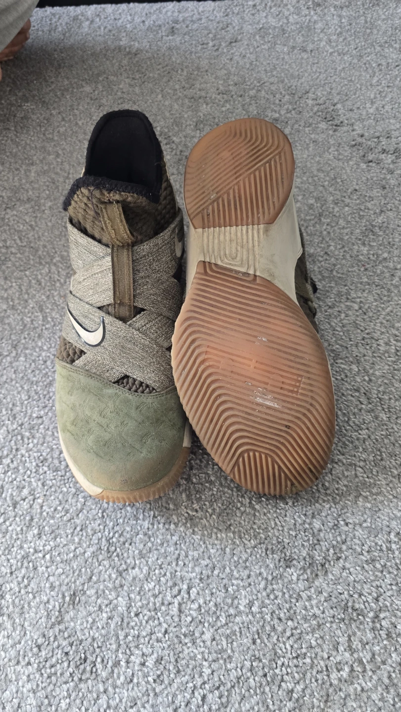Nike Men's(LeBron soldier 12) Basketball Shoes Size 9 - photo 4