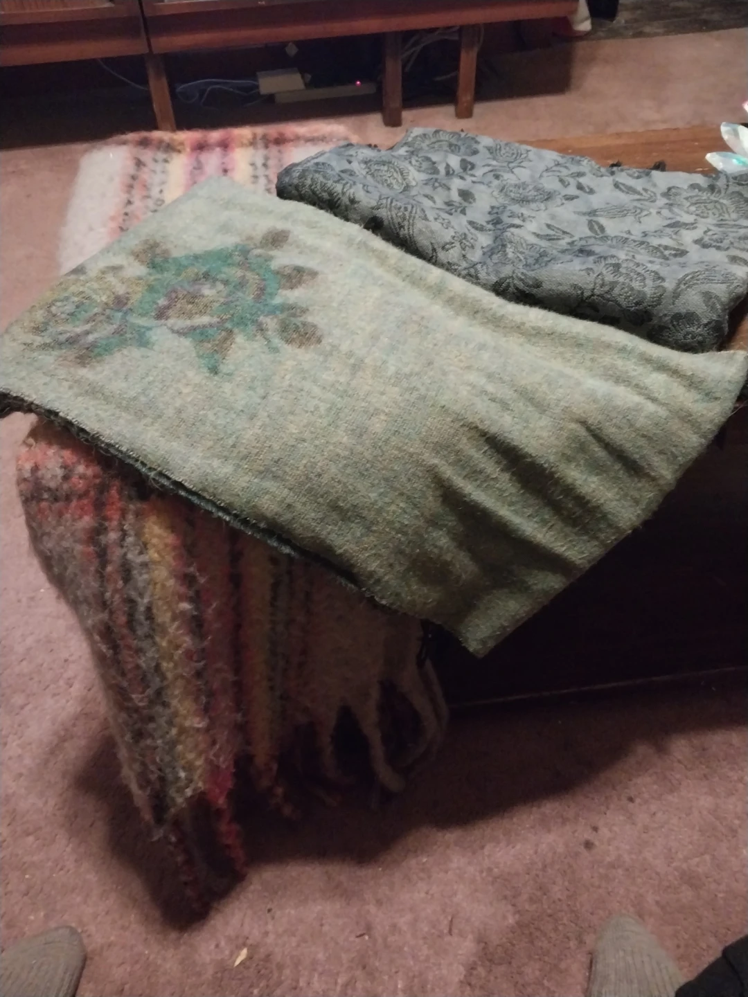 🥕 3 Woven Plaid & Floral Scarves🥕 - photo 2