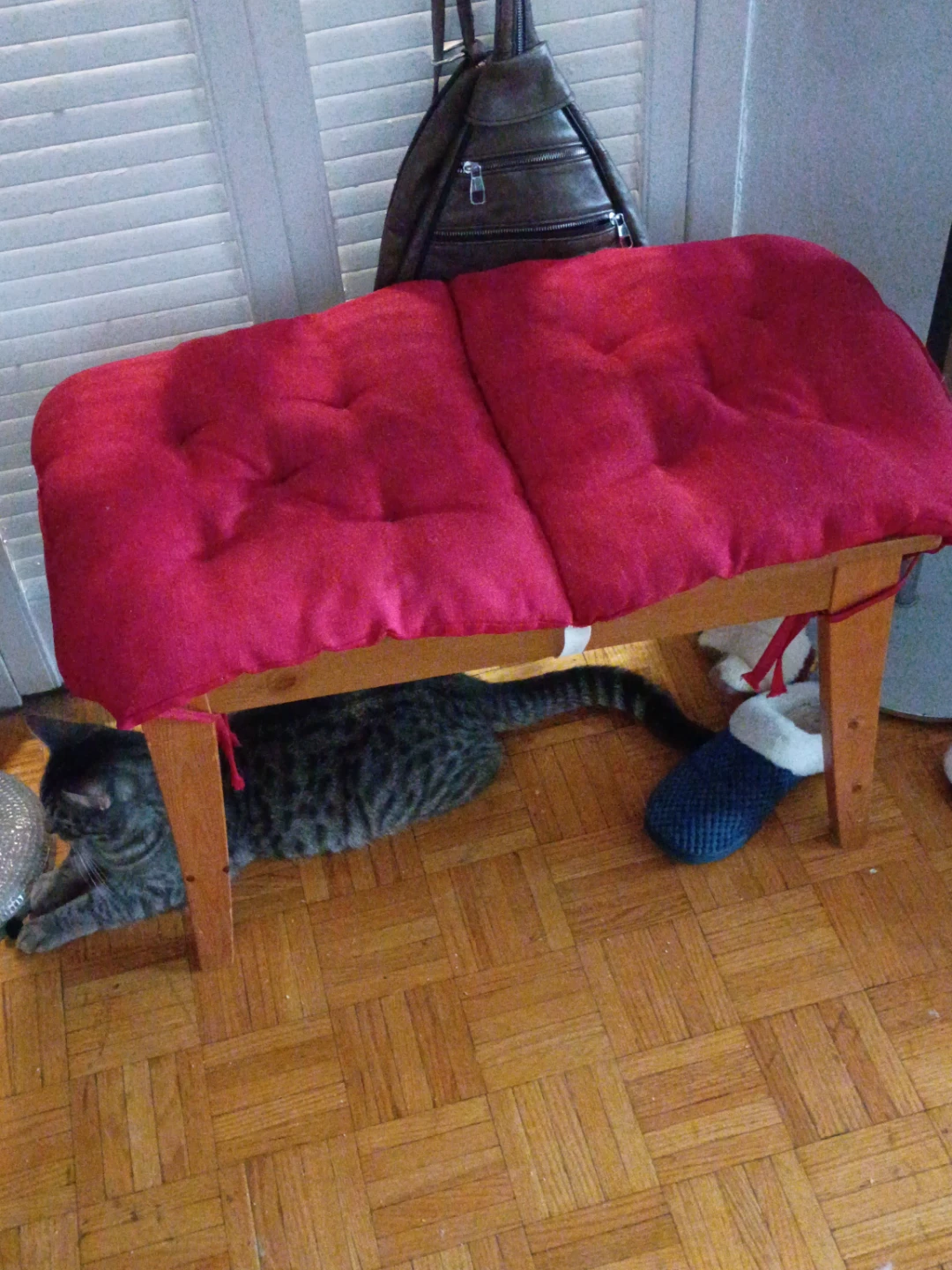 Tufted Red Padded Bench 🧡