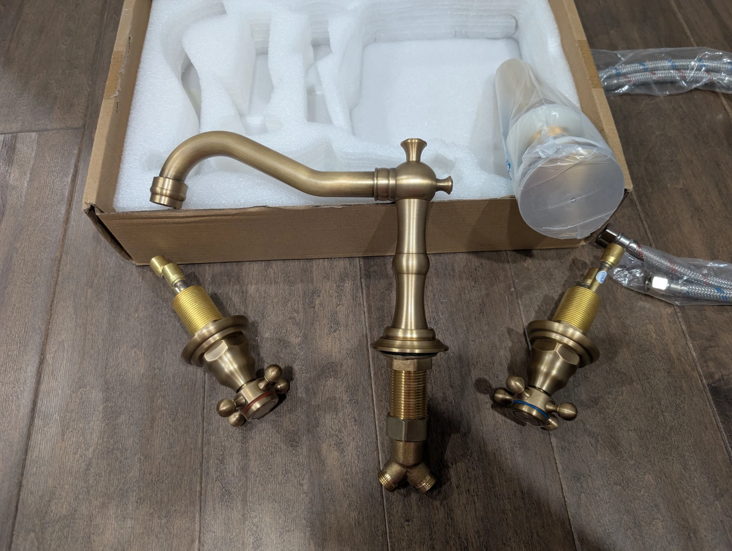 Brand New Gold Farmhouse Bathroom Faucet For Sale - photo 4