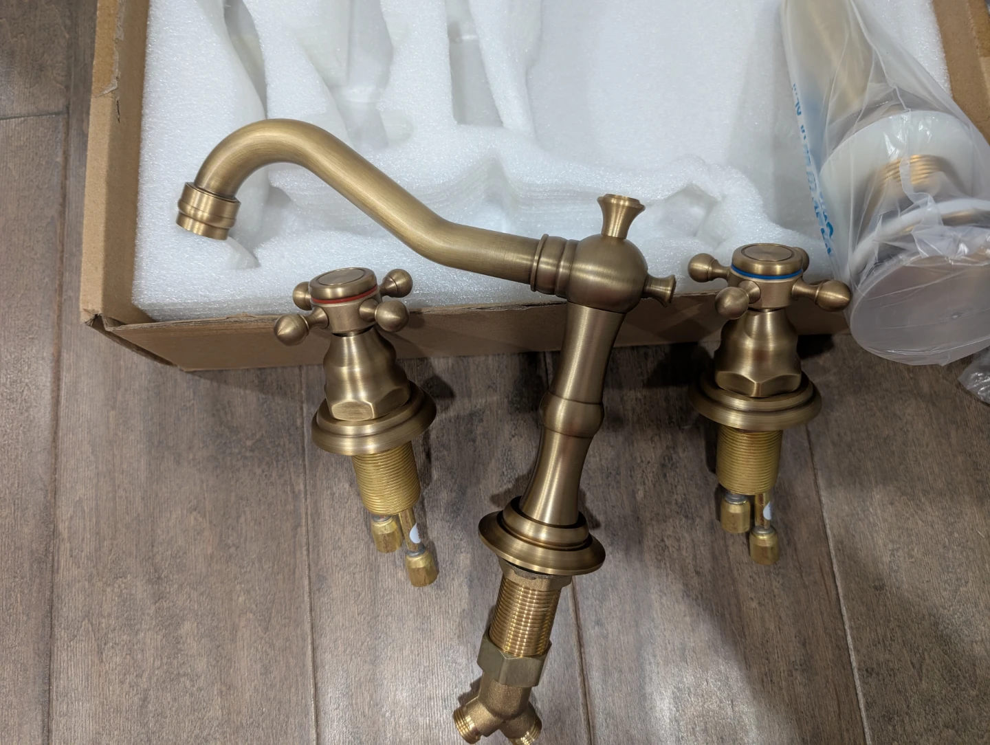 Brand New Gold Farmhouse Bathroom Faucet For Sale - photo 5