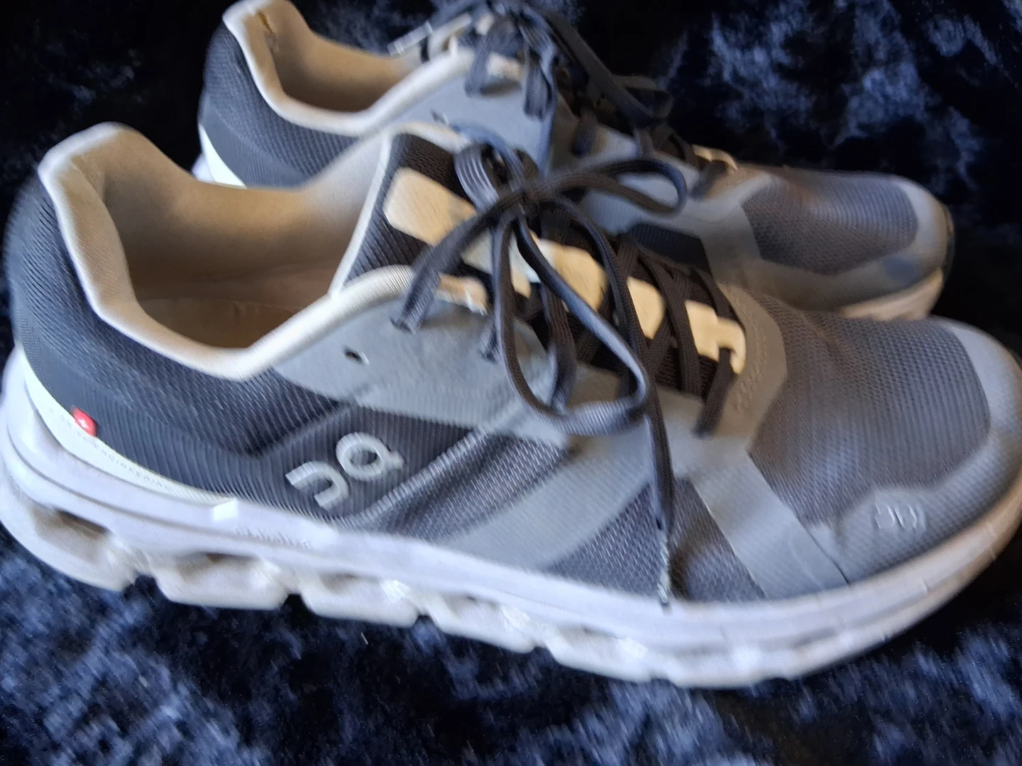 On Cloudflow Running Shoes