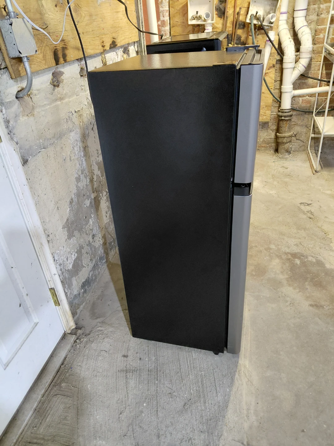 Hisense Compact Refrigerator - photo 5