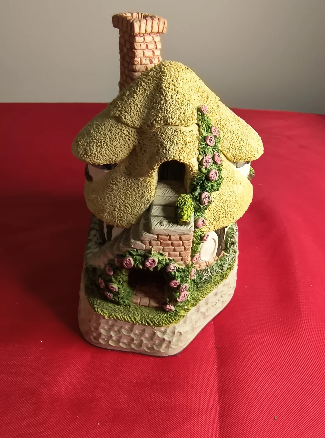 Mother's Cottage Figurine by David Winter - photo 4