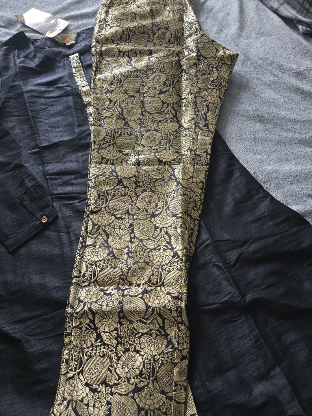 Black and Gold Kurta Set - photo 3