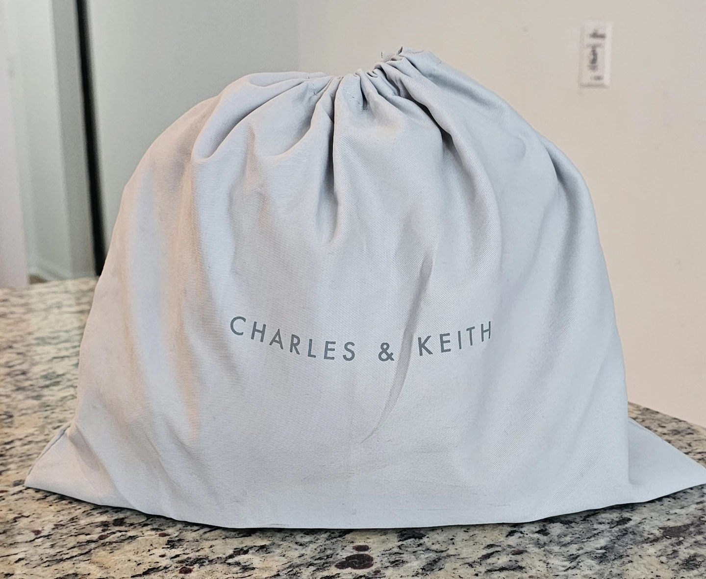 Charles & Keith White Leather Bucket Bag - photo 4