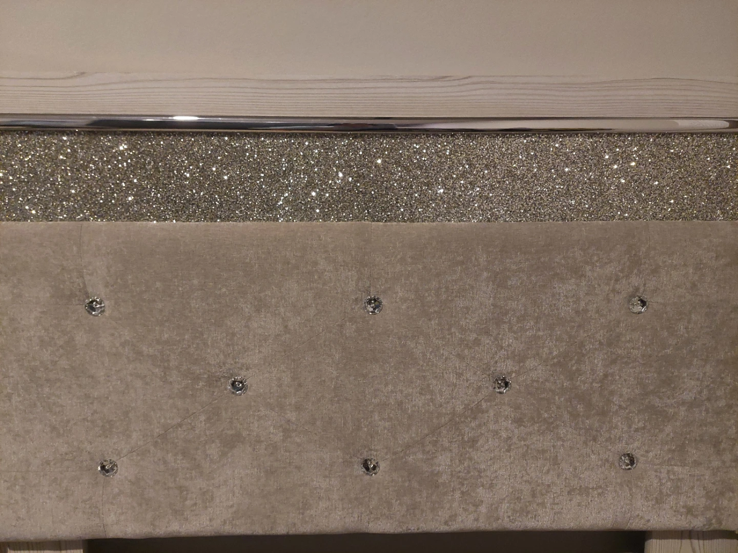 Bedroom Set with Crystal Accents - photo 3