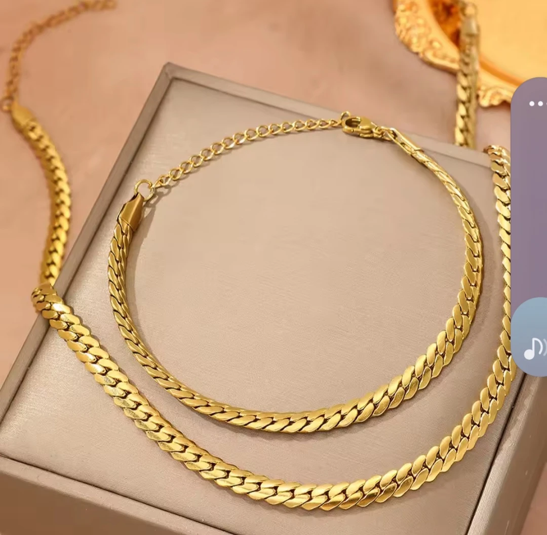 Gold Flat Herringbone Chain Necklace Set