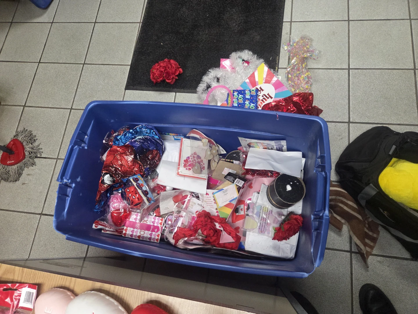 Assorted Valentine's Day Decor and Gifts - photo 3