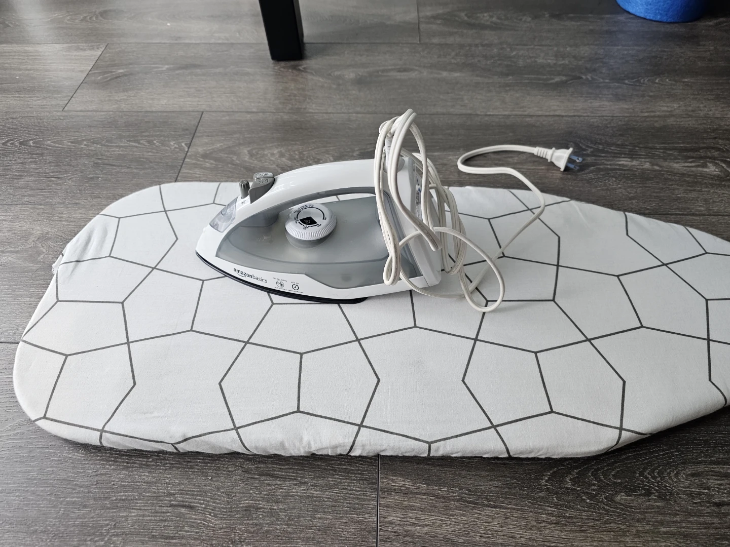 Amazon Basics Steam Iron and Ironing Board Set