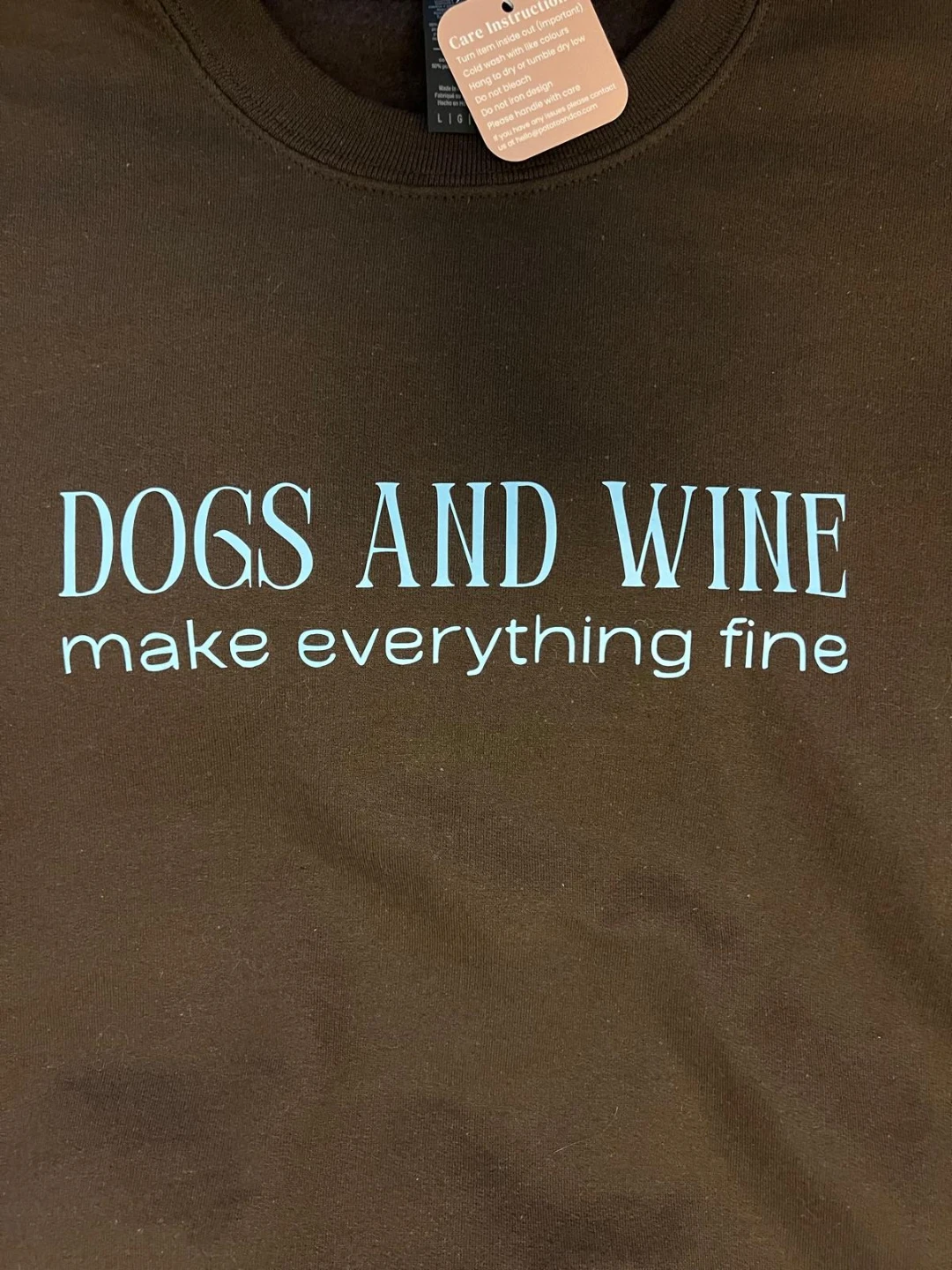 BNWT "Dogs and Wine" Crewneck - photo 2