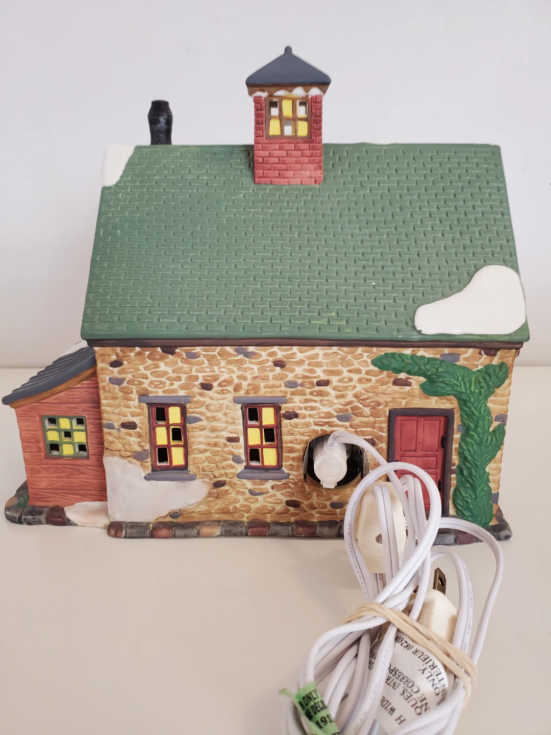 Christmas Village Light Up Chalet...Vguc - photo 3