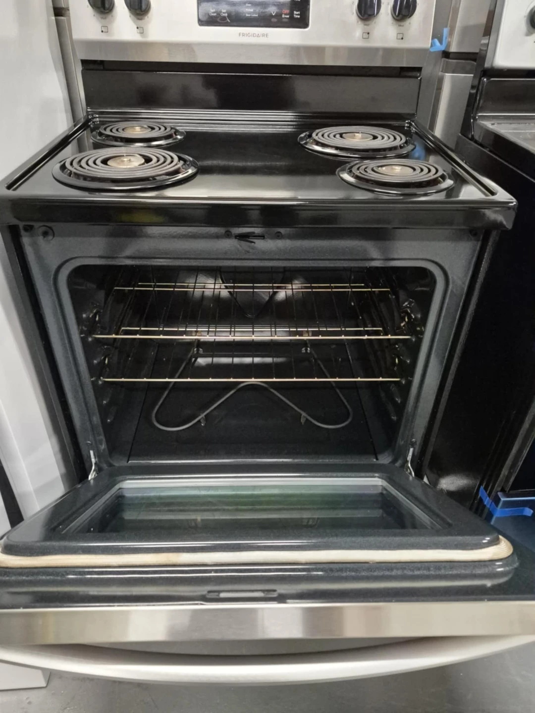 Frigidaire Electric Range with Oven - photo 3