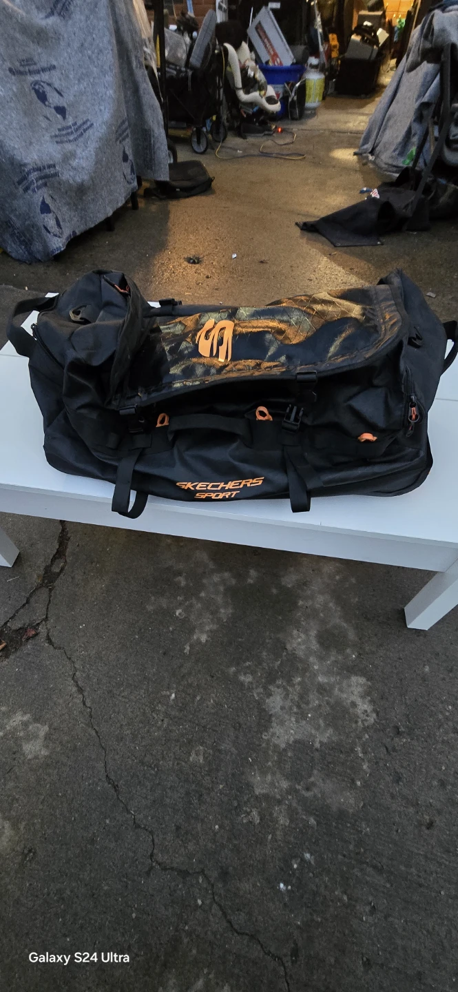 Skechers Rolling Duffel Bag with Backpack Straps - photo 2