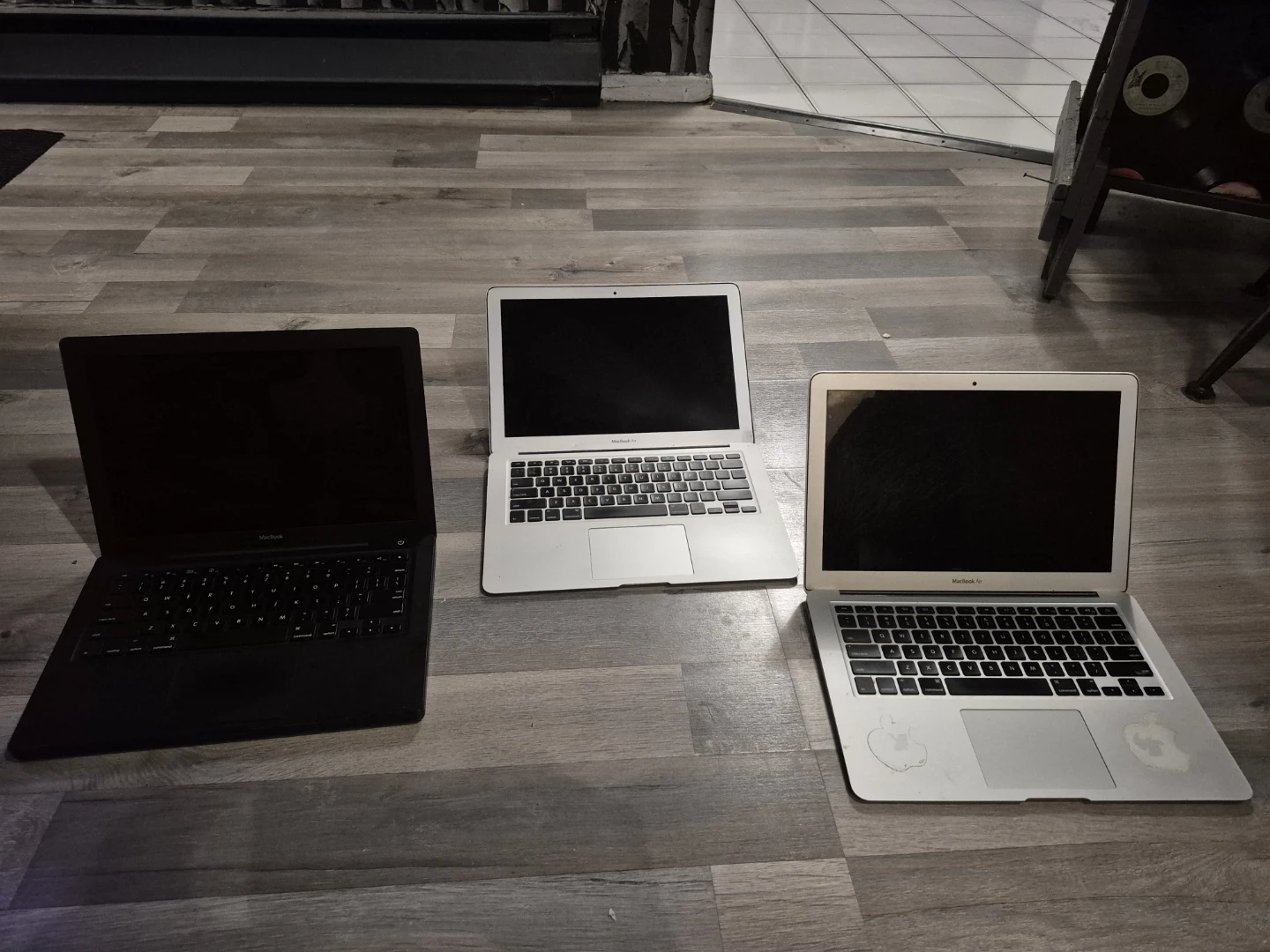 3 Apple Laptops (parts)
