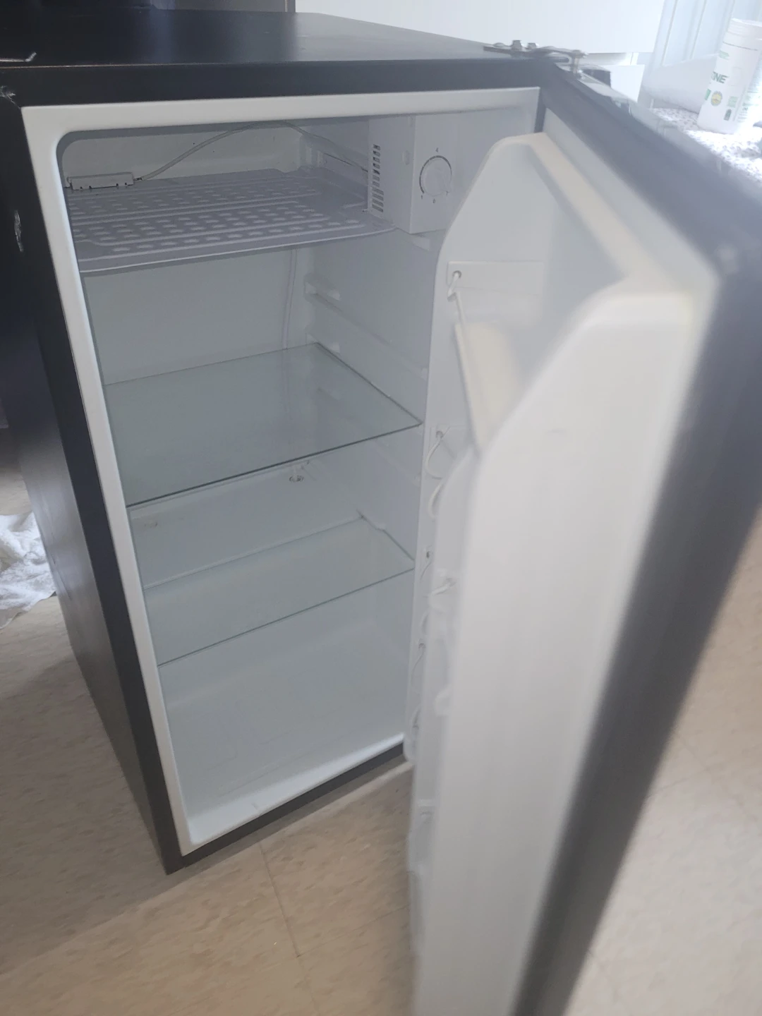 Galanz Mini Fridge - photo 3