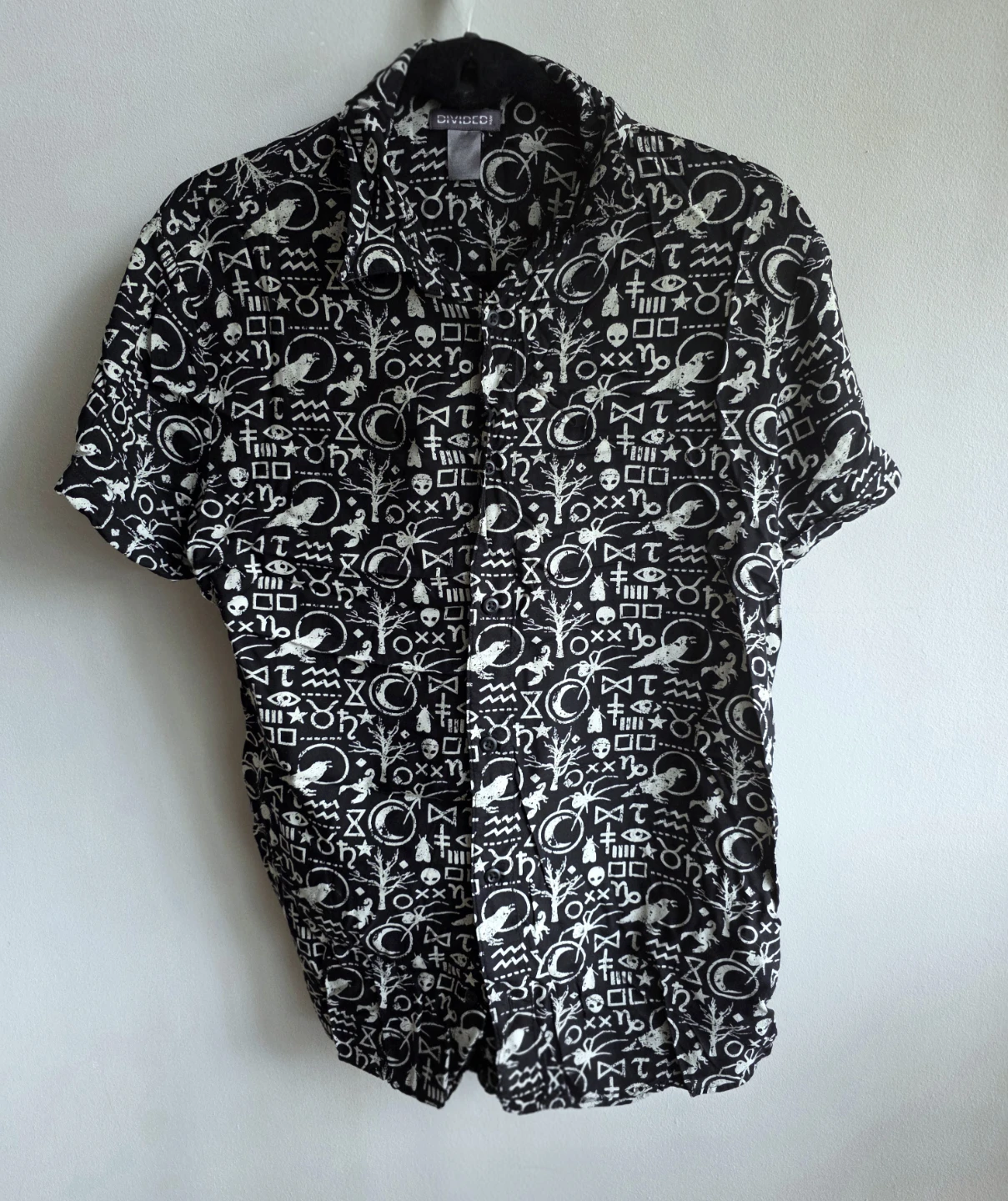 Black and White Graphic Print Short Sleeve