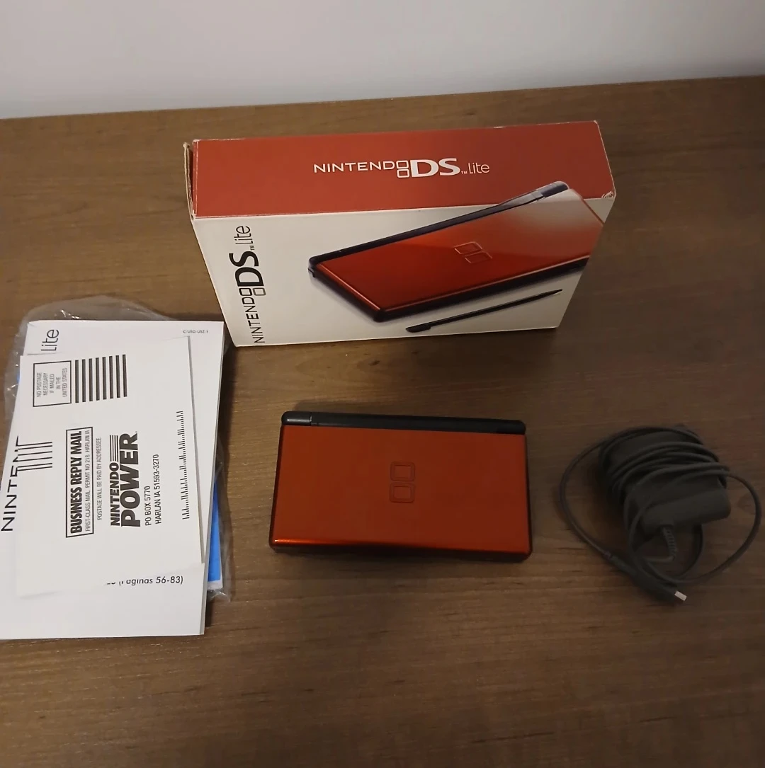 Red Nintendo DS Lite