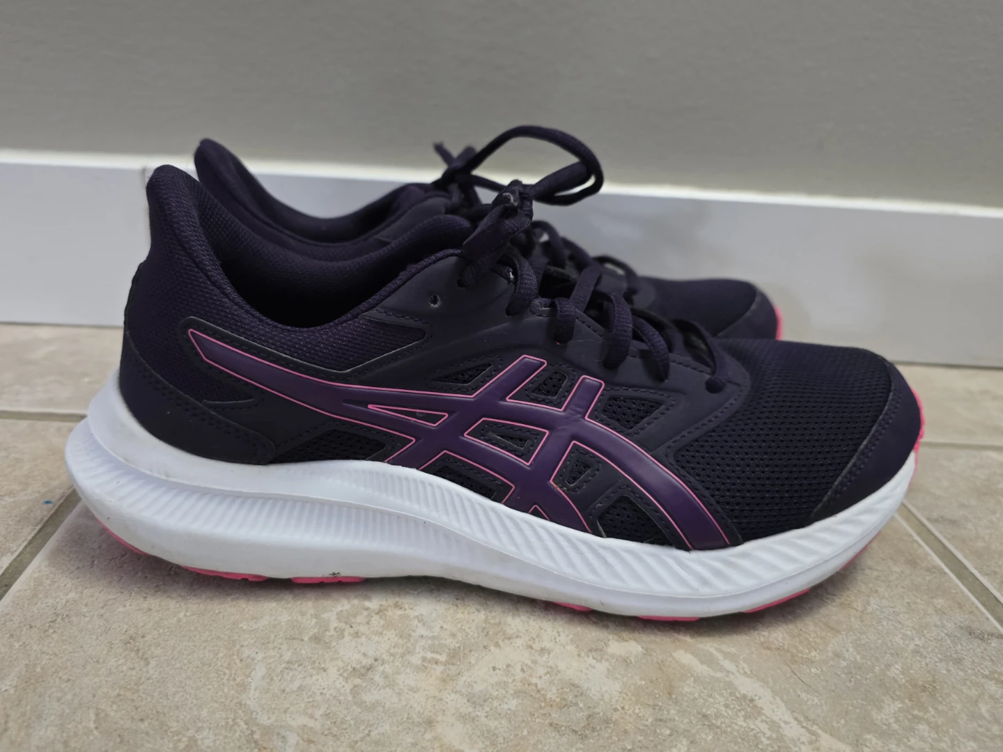 Women's Asics 8.5