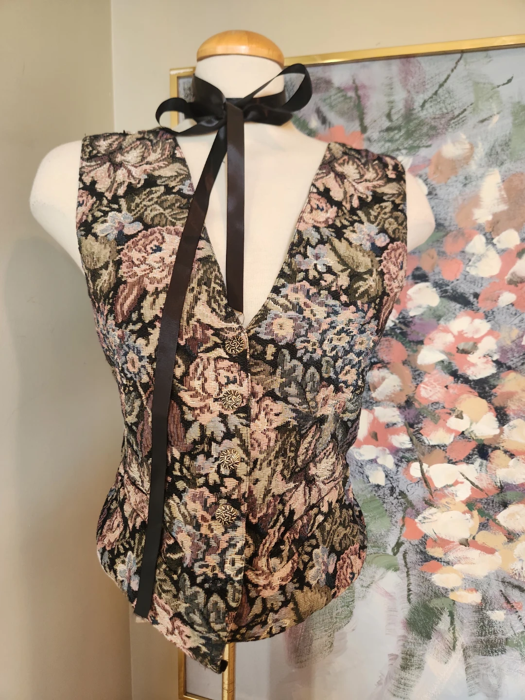 Women's Floral Tapestry Vest 1980's VINTAGE FIND