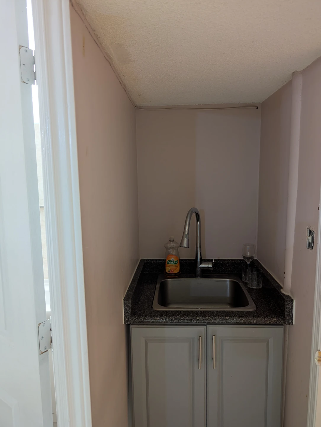 Private Basement Studio Apartment
