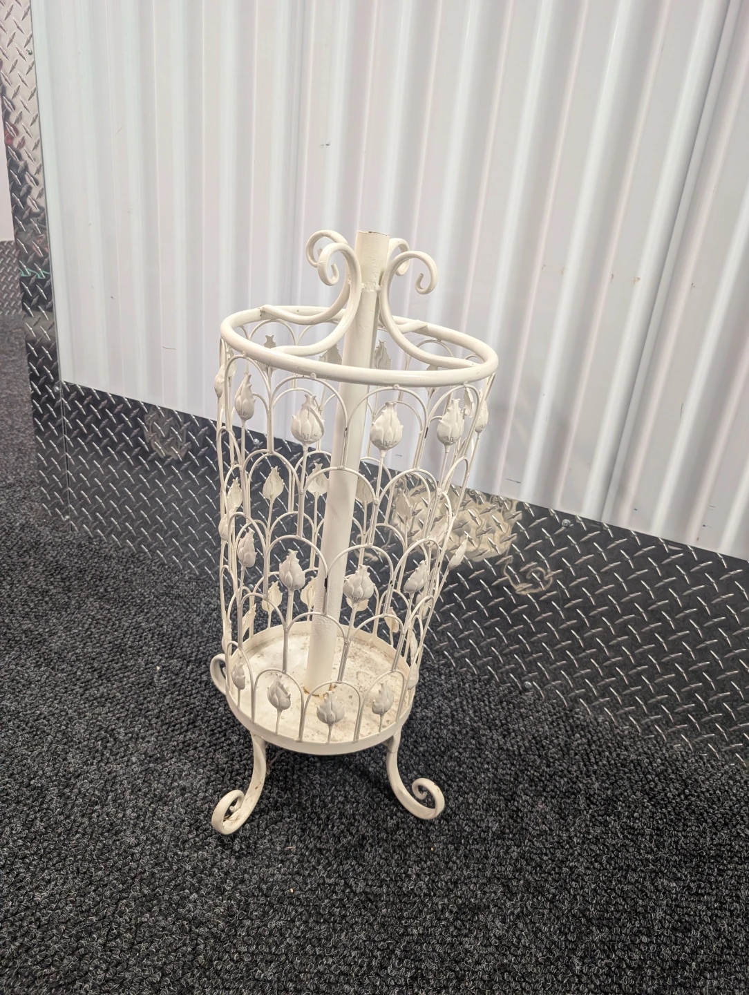 White Metal Decorative Umbrella Stand