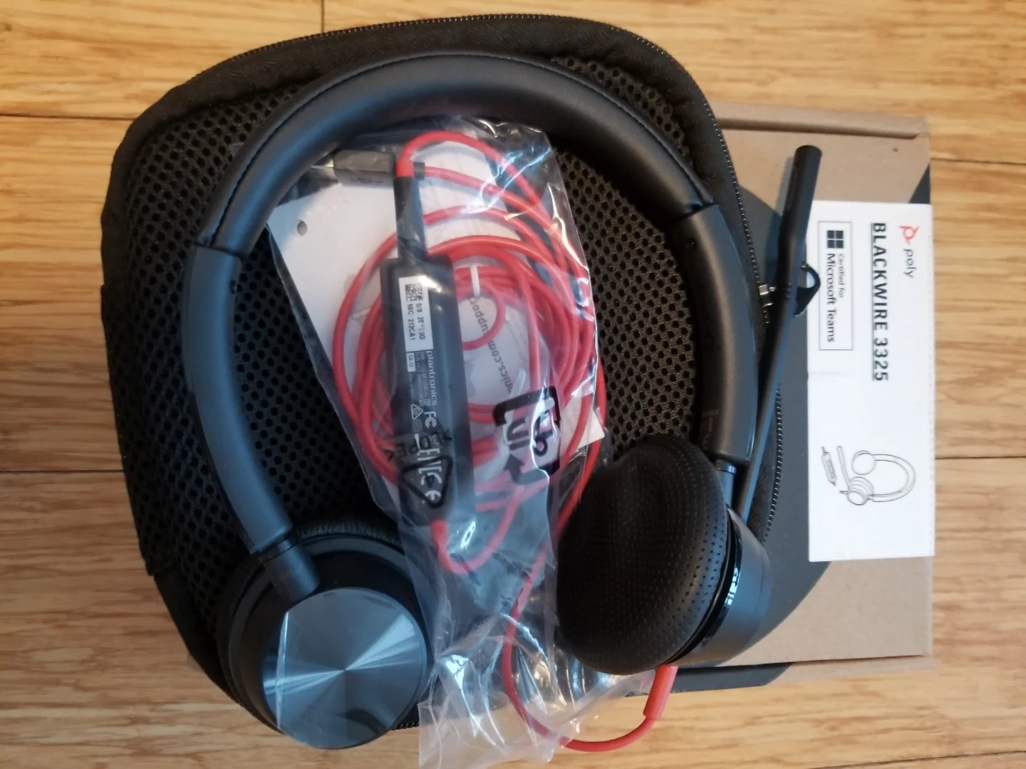 Poly Blackwire 3325 Headset - New in Box!