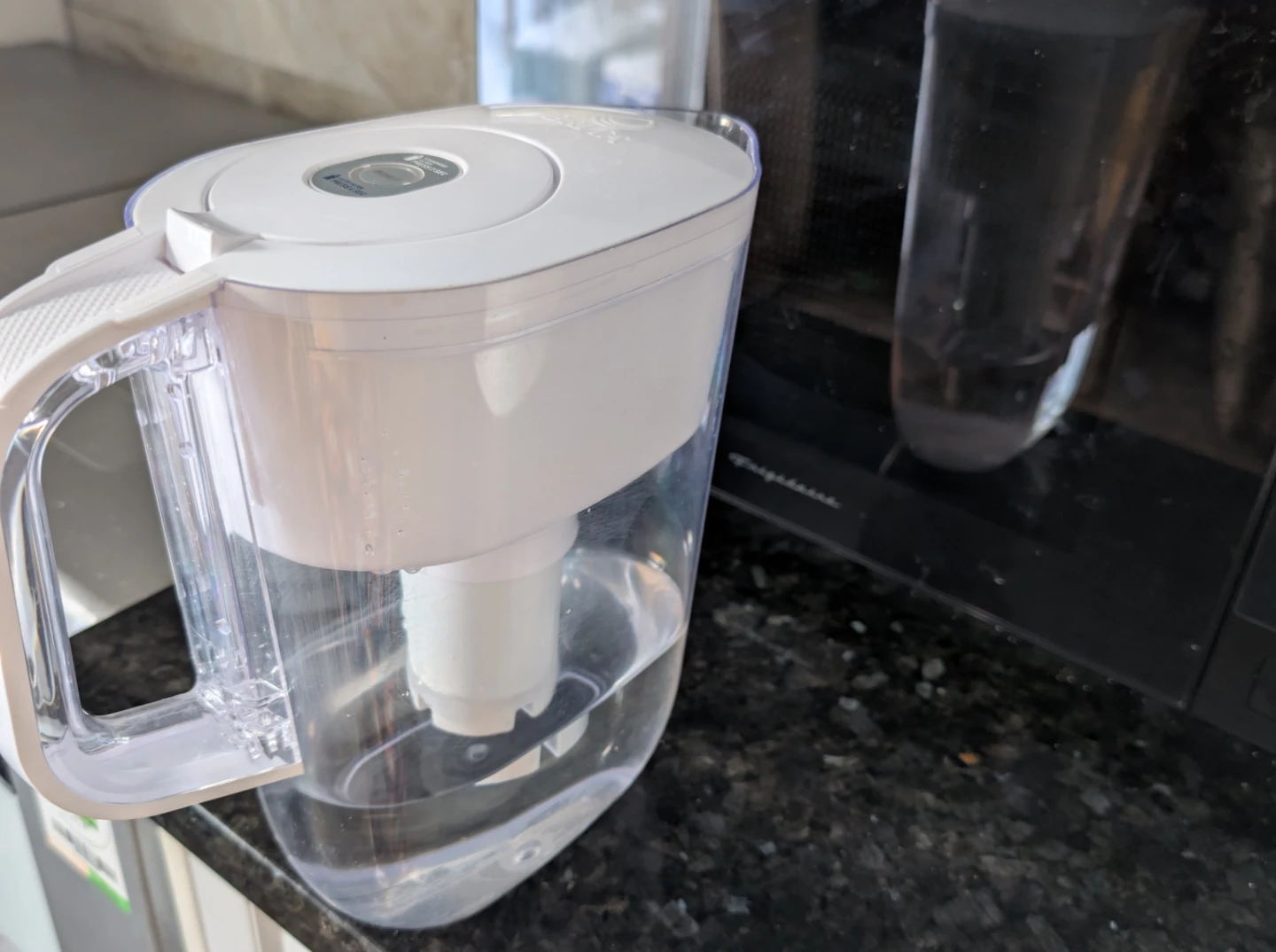 Brita Soho Water Filter Pitcher, White, 11.1 x 9.5 x 4.6 inches - photo 3