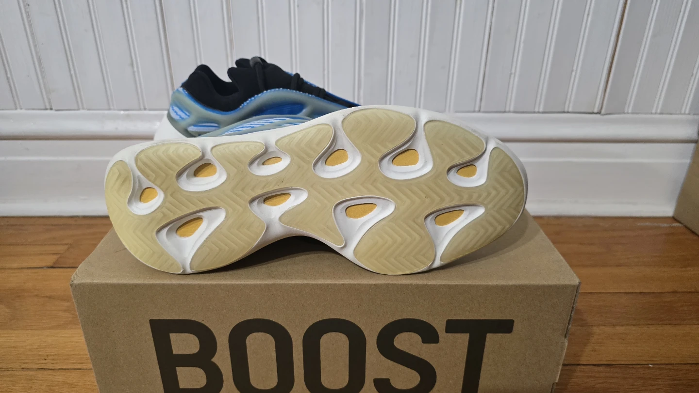 Adidas Yeezy Boost 700 V2 "Tephra" Size 10.5 - photo 5