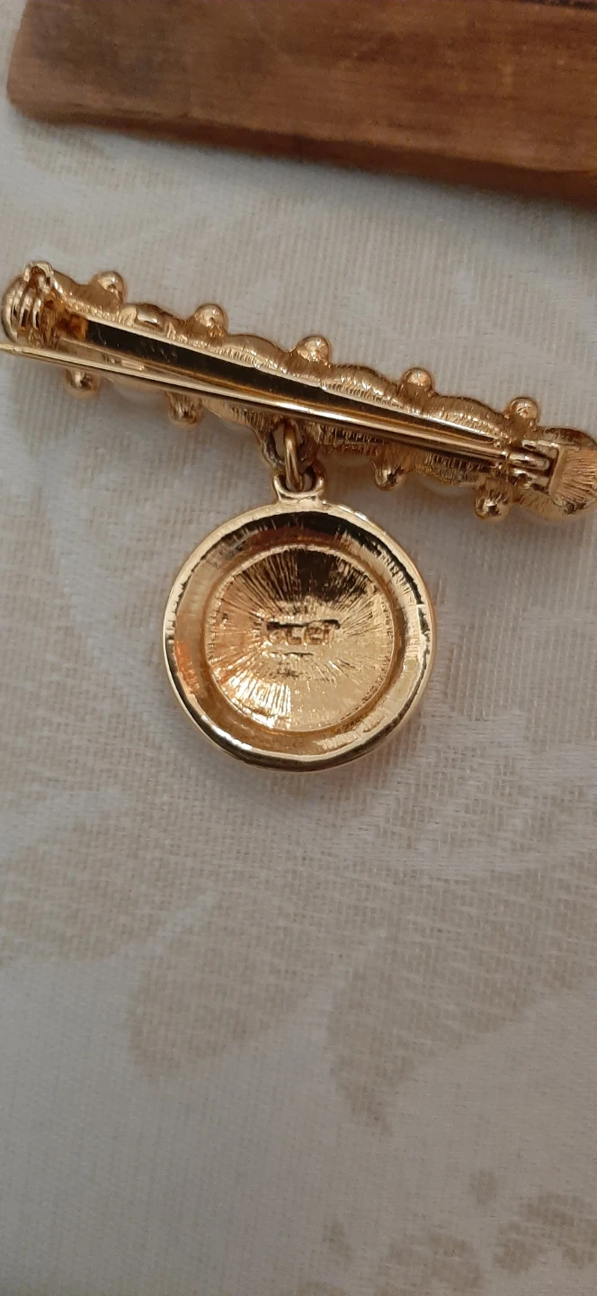 1980's Signed LCI Liz Claiborne Faux Pearl Bar Pin with Charm - photo 5