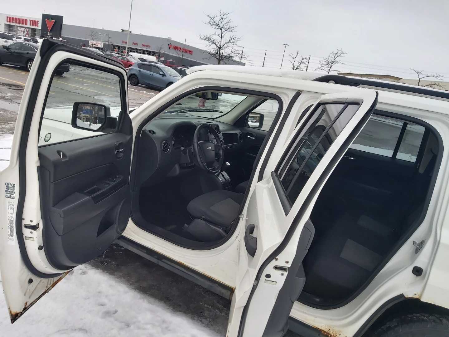 White Jeep Patriot 4x4 - photo 3